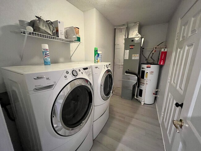 Building Photo - 3 Bed, 2 Bath in Hamilton Southeastern Sch...