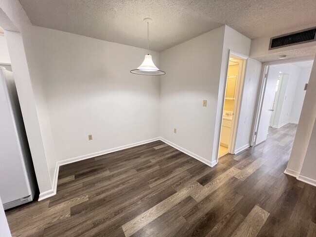 Foto del edificio - 1855 W 60th St