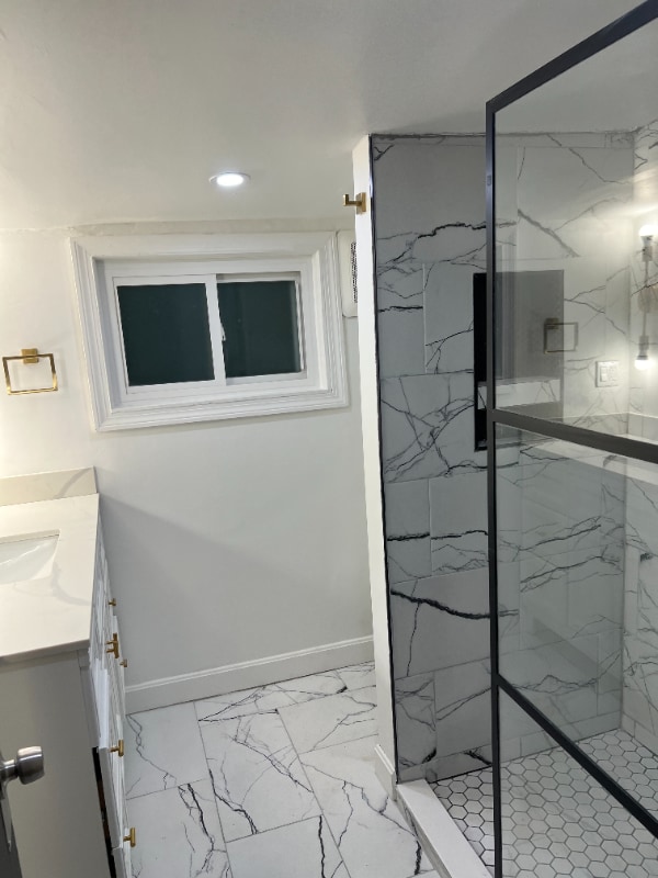 Building Photo - 501 Main St