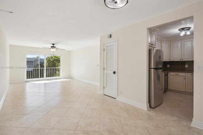 Foto del edificio - 6505 Bay Club Dr
