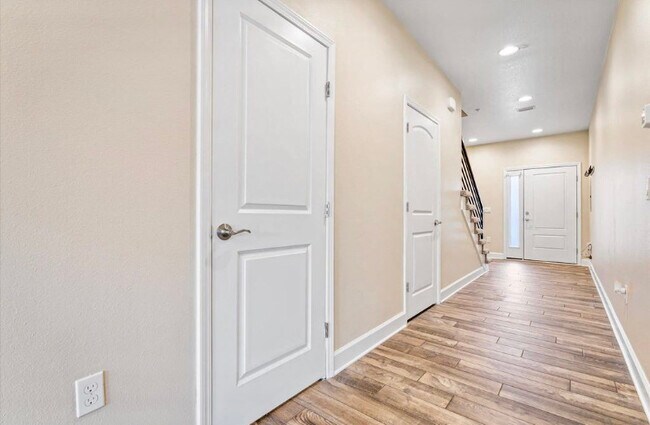Foto del edificio - 3501 Mossy Oak Villas Cir