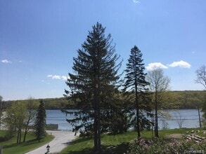 Building Photo - 16 Lake Ave