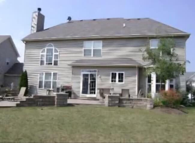 Foto del edificio - 165 Fieldcrest Dr