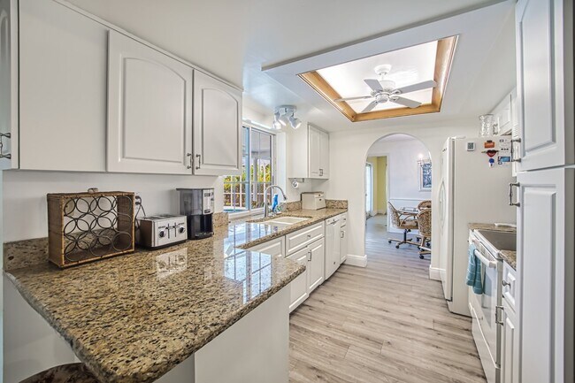 Foto del edificio - 5036 SW 9th Pl