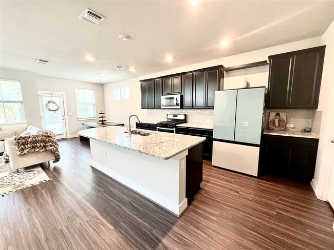 Foto del edificio - 7103 Silver Star Ln