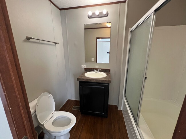 Building Photo - 121 Plum St