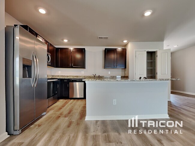Building Photo - 60 Twin Lakes Dr