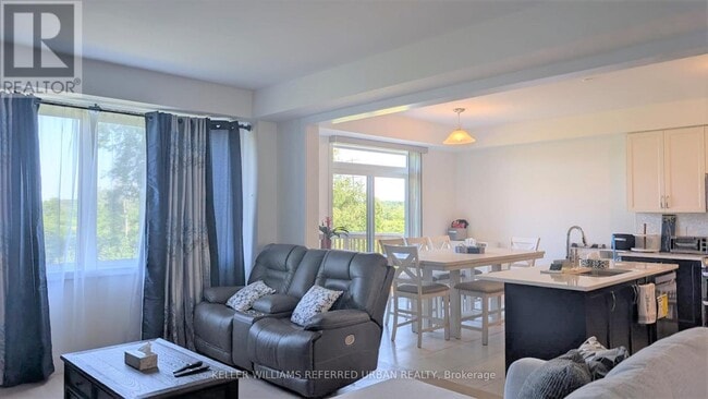 Building Photo - 60 Aviron Cres