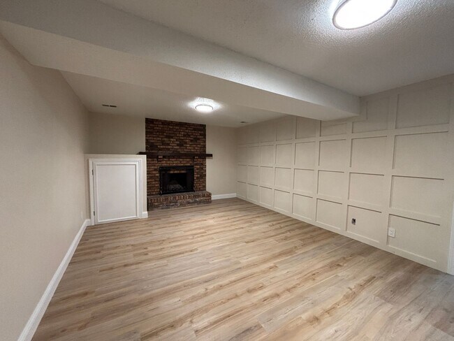 Foto del edificio - 5 BR/2.5BA | Sprawling Single Family Home | 2-Car Garage | Huge backyard!