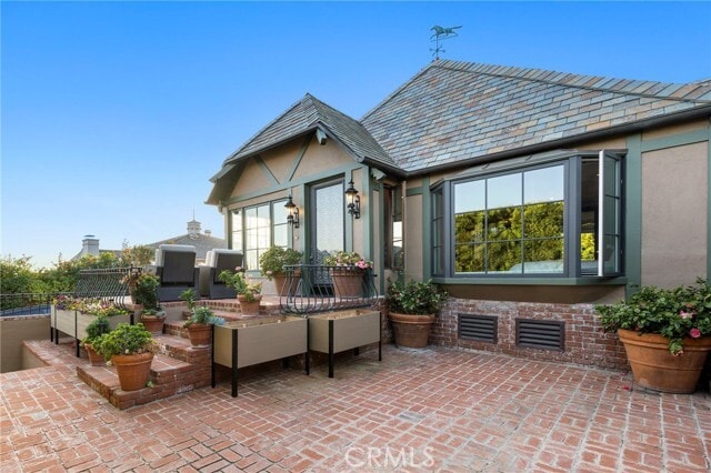 Building Photo - 486 Holly St