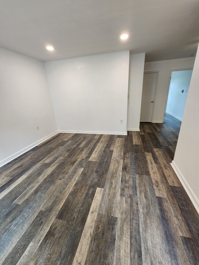 Building Photo - 446 E Patrick St