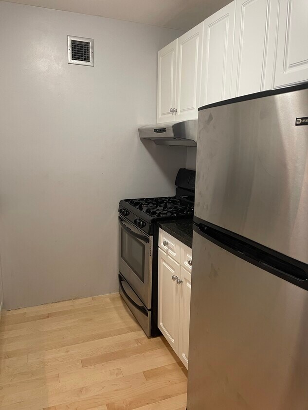 Primary Photo - 42 8th St
