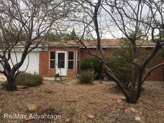 Foto principal - 6341 Harper Dr NE