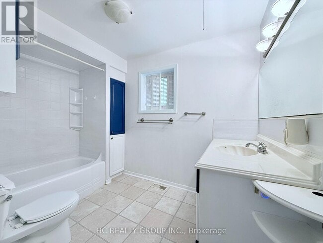 Building Photo - 328 Andrew St