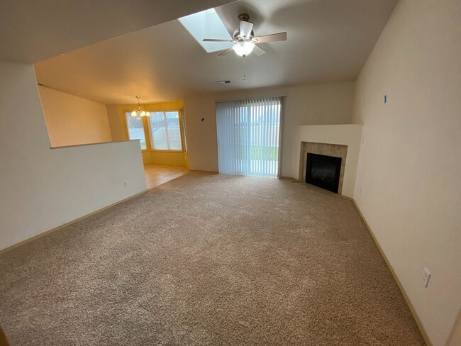 Foto del edificio - 5822 Austin Ct