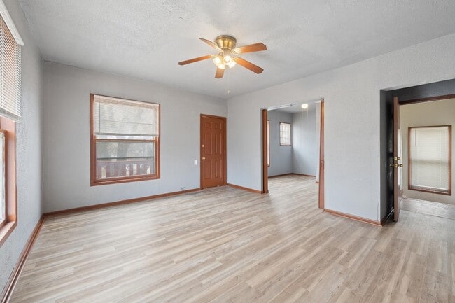 Building Photo - 1218 W Locust St