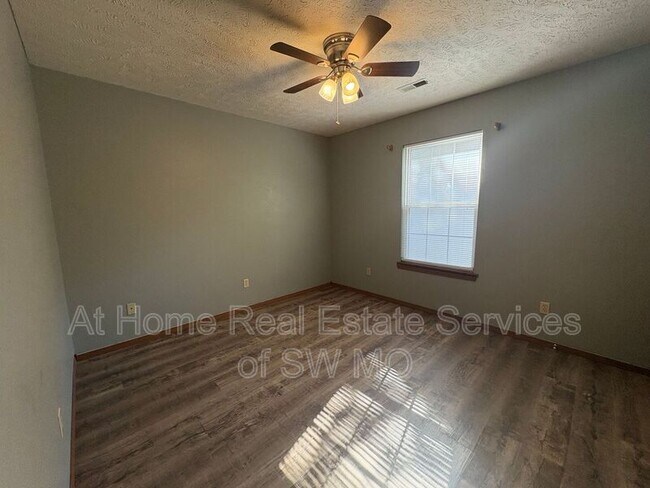 Building Photo - 1053 S Colgate Ave