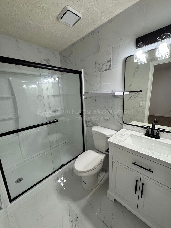 Foto del edificio - 1301 Sweet Pine Dr