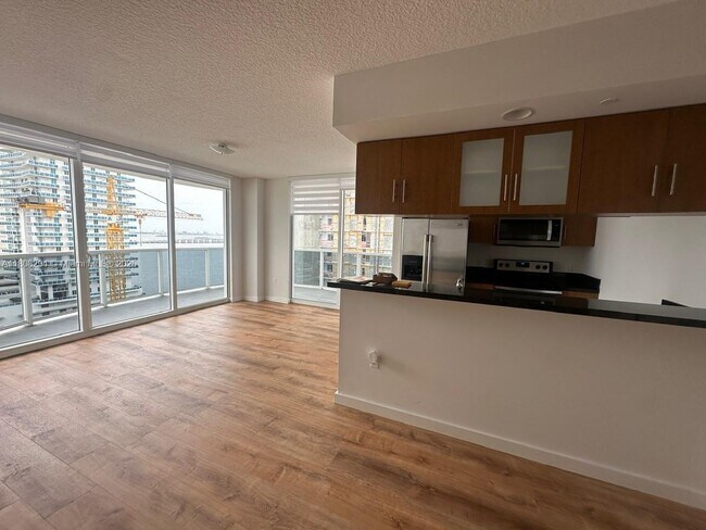 Foto del edificio - 601 NE 23rd St