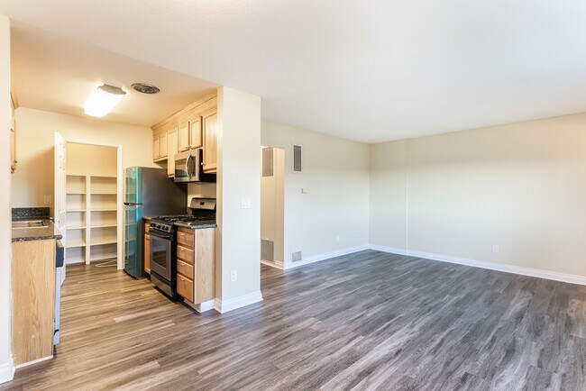 Building Photo - 1812 N Alvarado St