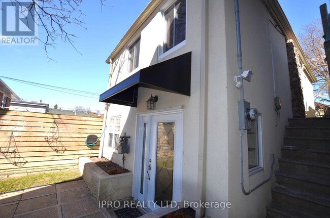 Building Photo - 501 Silverthorn Ave