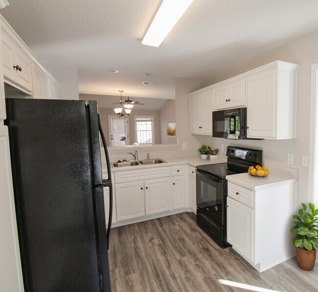 Foto del edificio - 568 Deerchase Ct