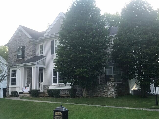 Building Photo - 840 Ramblewood Dr