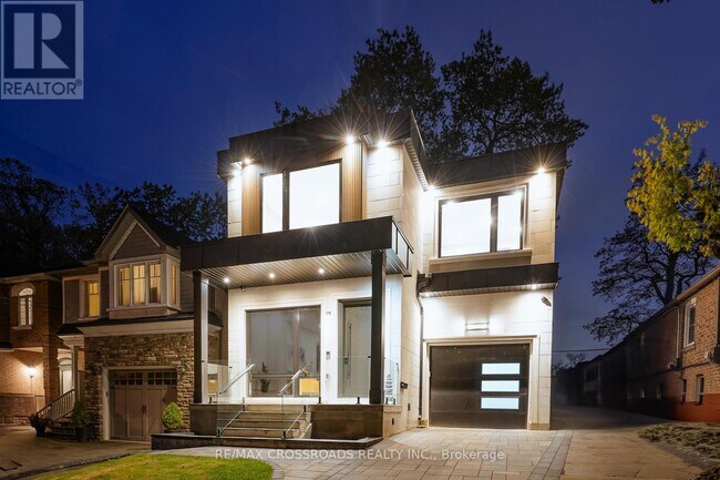 Building Photo - 112 Blantyre Ave