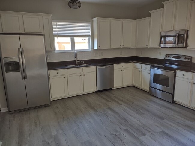 Building Photo - Start 2026 with this HOME!!!