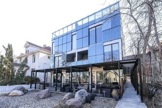 Building Photo - 548 Stradbrook Ave