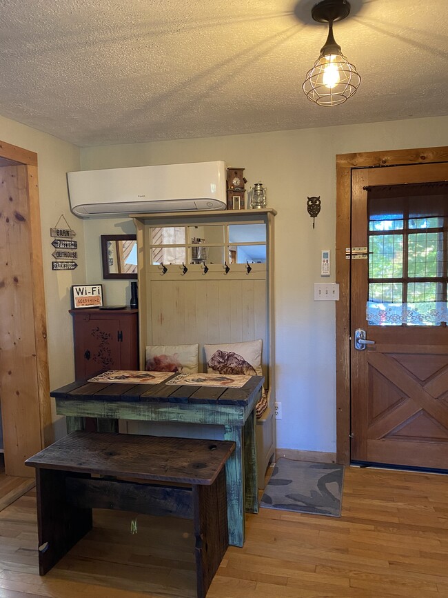 Foto del edificio - 390 Fall Creek Meadows Ln