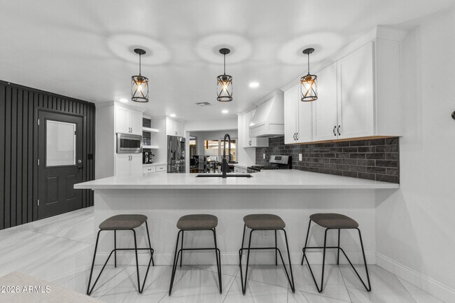 Foto del edificio - 3938 E Cheery Lynn Rd