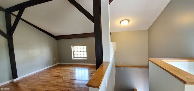 Building Photo - 1 br, 1 bath  - 30 E Grand Ave D