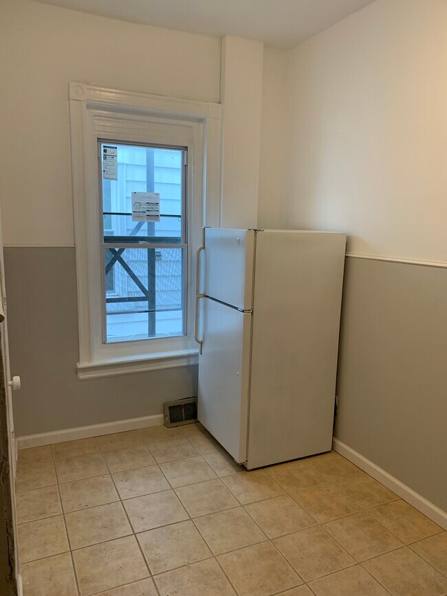 Kitchen fridge - 324 N 16th St