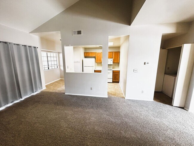 Building Photo - 930 N Mesa Dr