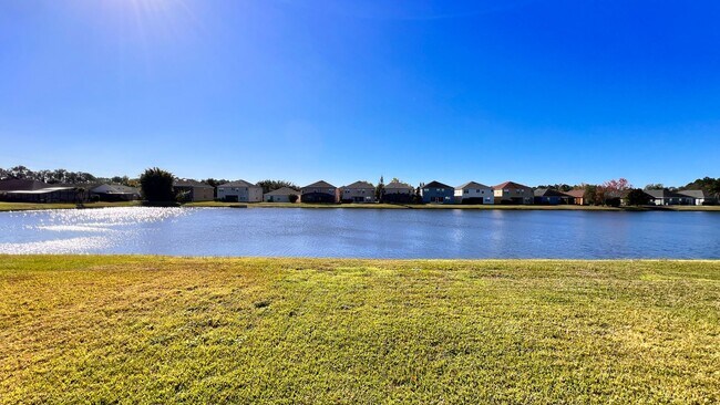Building Photo - Beautiful Upgraded 4 Bed 2/ Ba House on th...