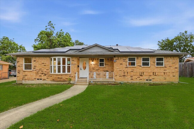 Foto del edificio - 5719 Enchanted Ln