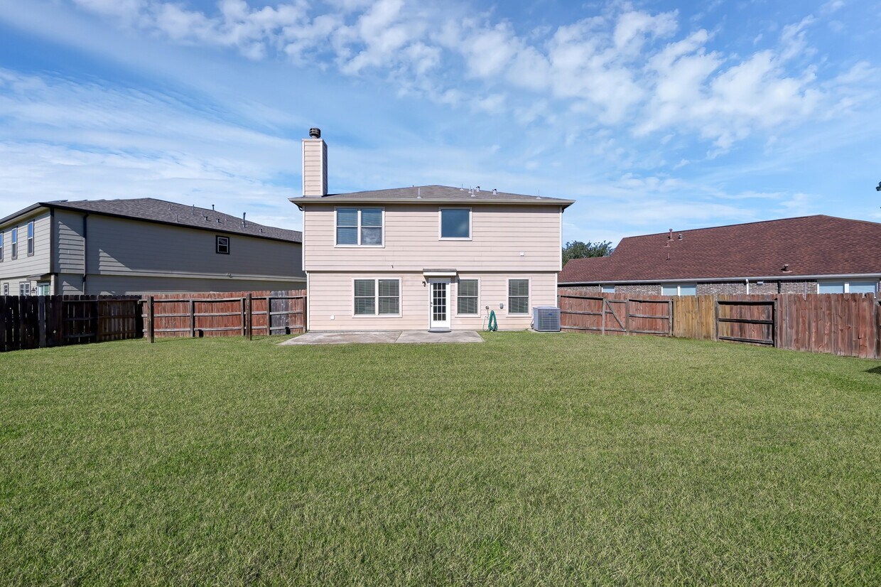 Foto del edificio - 15902 Arapaho Bend Ln