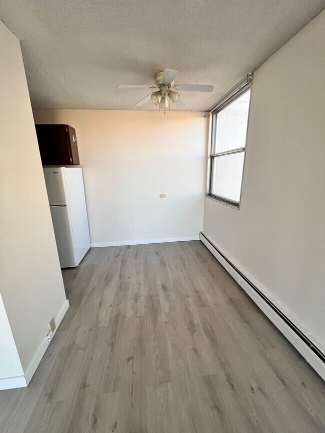 Building Photo - Apartment in 1 Bedroom Apartment in Oliver – Steps to Downtown