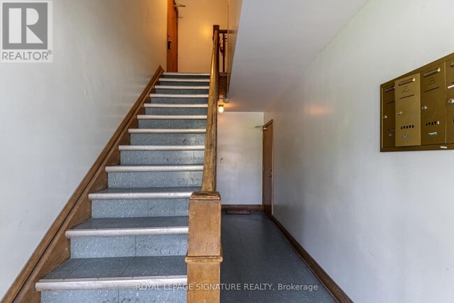 Building Photo - 855 Simcoe St N