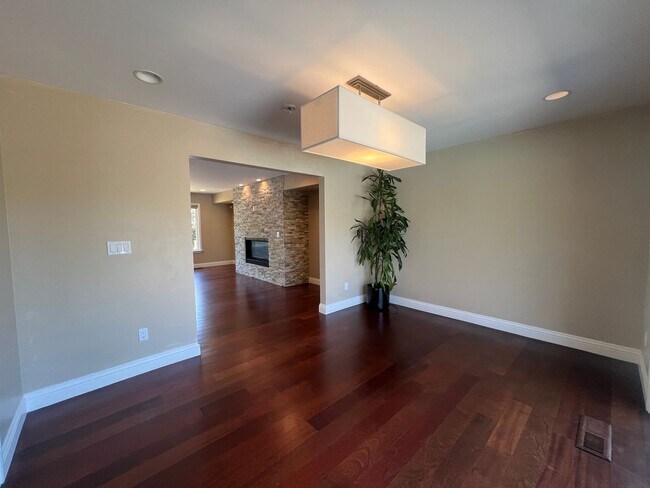 Building Photo - LOS ALTOS- Spacious Executive Home with Pa...