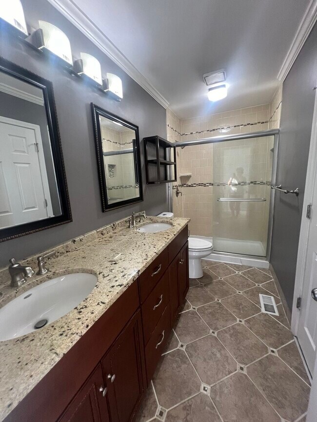 Foto del edificio - 2023 Raleigh Pl