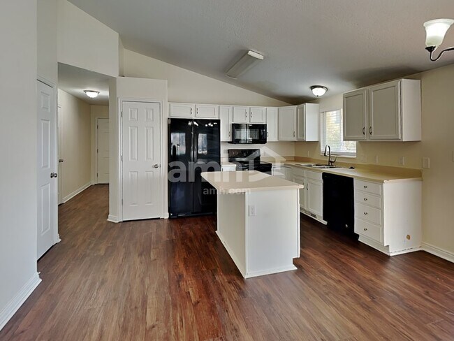 Foto del edificio - 2526 Pear Pl