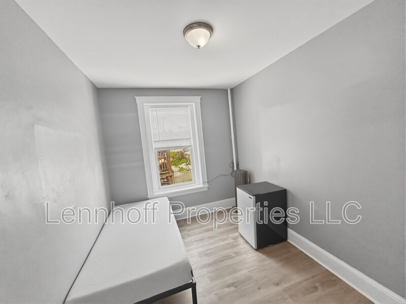 Building Photo - 383 Haverhill St
