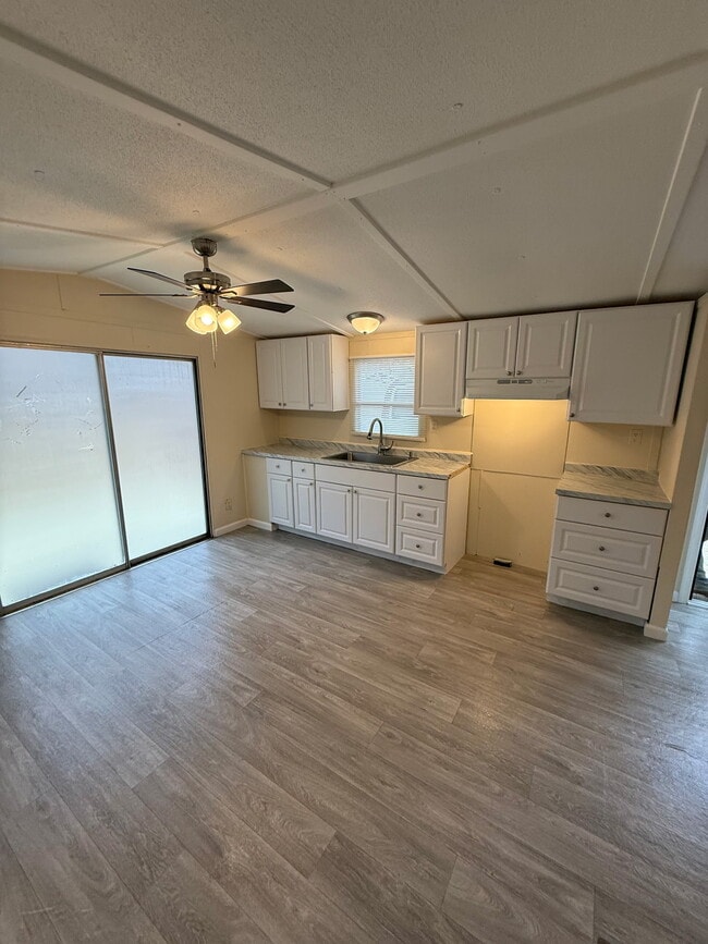 Foto del edificio - 381 Old Hickory Ln