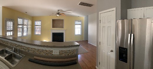 Building Photo - Beautiful Home!