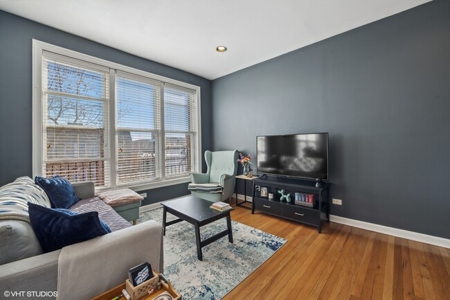 Building Photo - 1622 W Farwell Ave