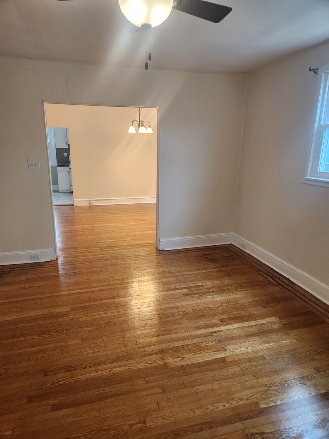 Hardwood floors - 337 Cheswold Rd