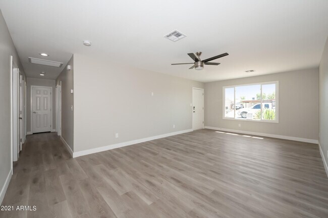 Building Photo - 1220 E Broadmor Dr