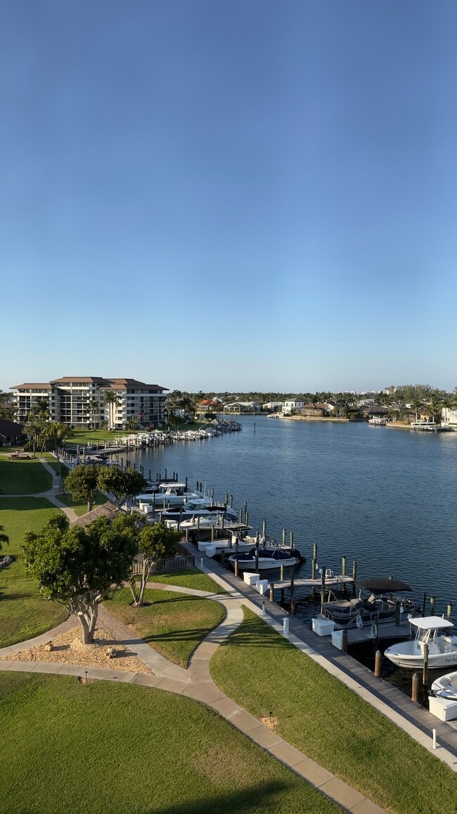 Building Photo - 651 Seaview Ct